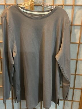 NEW ISSAC MIZRAHI LIVE ESSENTIALS TOP